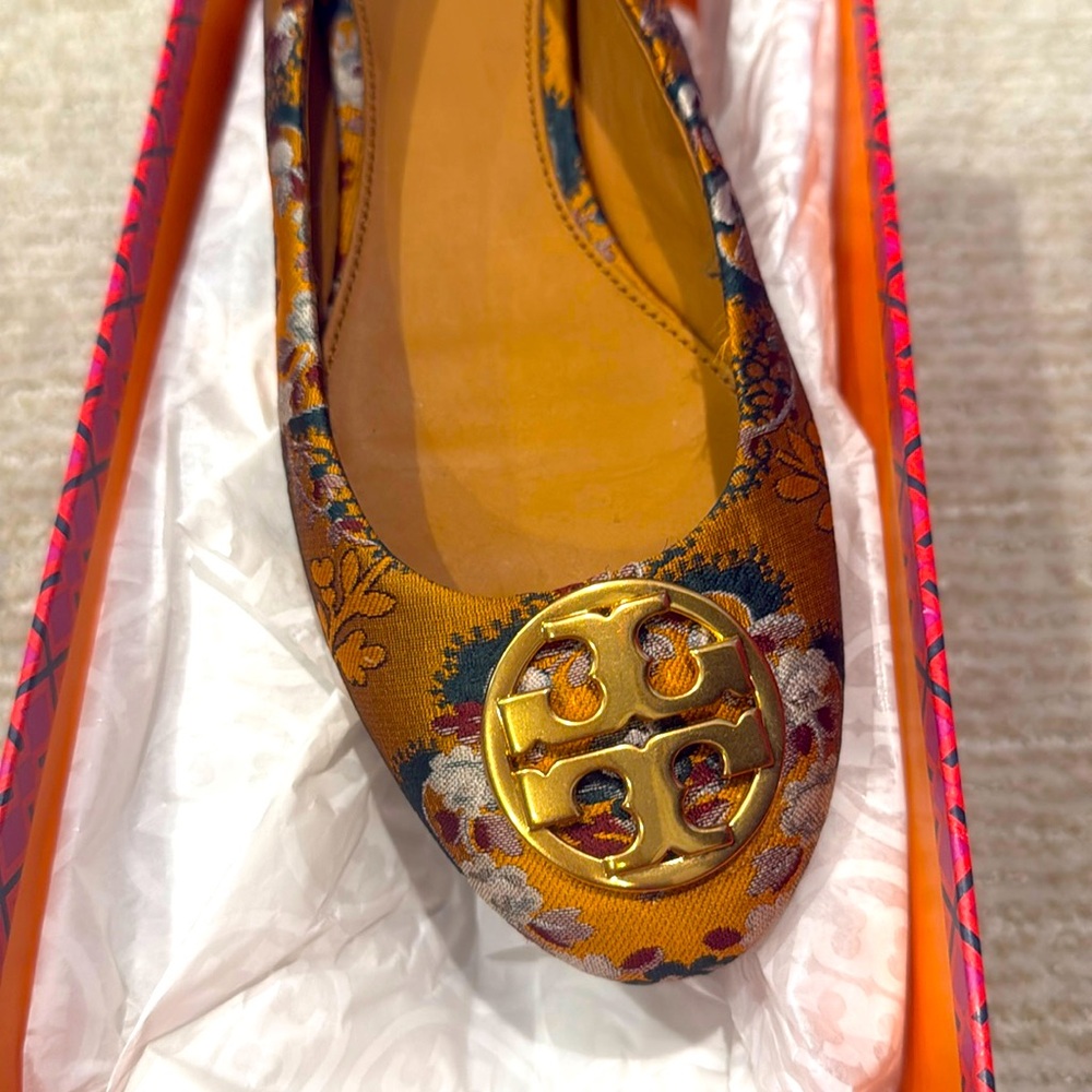 Tory Burch Flats NWT
